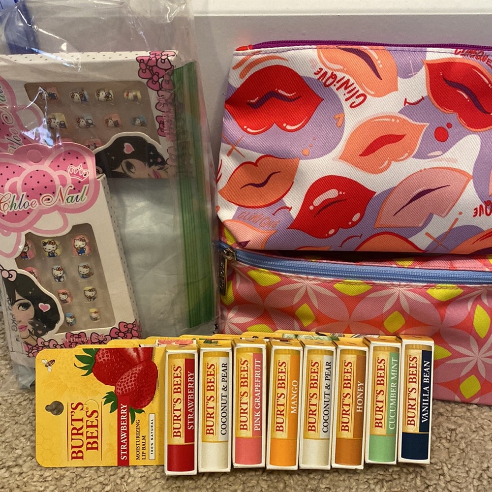 FREE MAKE-UP BAG🆕🛍Mystery Beauty Bag: BEST SELLER. See reviews🧡 - Picture 3 of 10